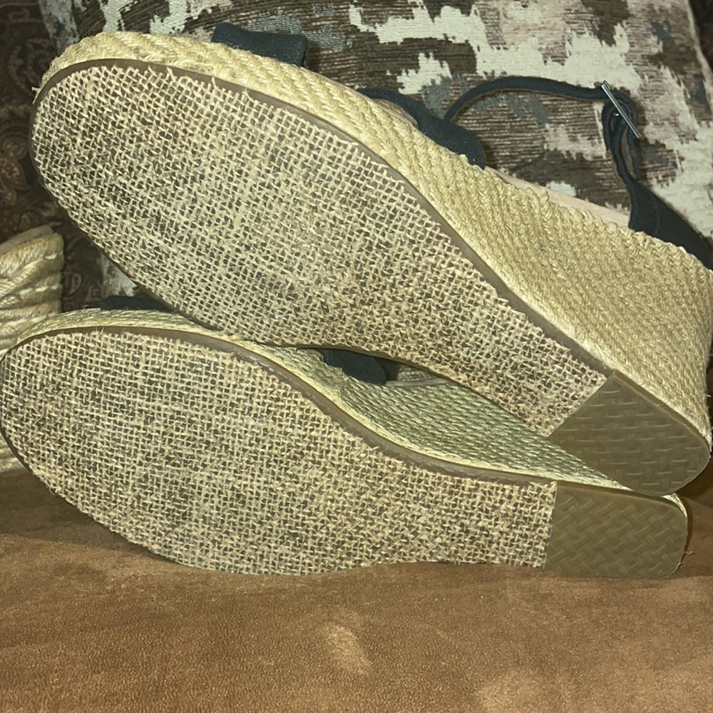TOMS WEDGES. - Picture 6 of 6